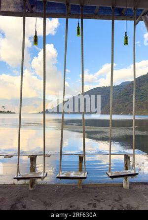 Schwingt am Ufer von San Lucas Toliman, einer Stadt am Atitlan-See in Guatemala Stockfoto