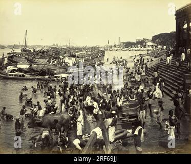 Hafen mit vielen Menschen am Hoogly bei Kalkutta, Fluß im indischen Bundesstaat Westbengalen, 1887, Indien, Historisch, digitales Restaurant Reproduktion von einer Vorlage aus der damaligen Zeit / Hafen mit vielen Menschen am Hoogly bei Kalkutta, Fluss im indischen Bundesstaat Westbengalen, 1887, Indien, historisch, Digital wiederhergestellte Reproduktion eines Originals der Zeit. Stockfoto