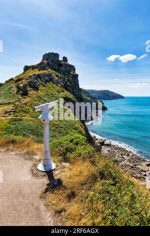 Teleskop auf dem South West Coast Path, Küstenpfad, Valley of the Rocks, Felsenküste im Exmoor National Park, Bristol Channel, nahe Lynton, Devon Stockfoto