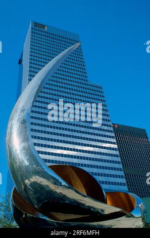 Skulptur und Wolkenkratzer, Los Angeles, Kalifornien, USA Stockfoto