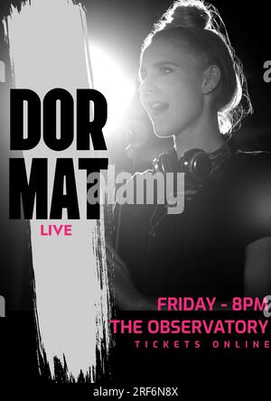 Dor Mat Live, freitag 8pm, das Observatorium, Tickets online Text, kaukasische Frau singt beim Konzert Stockfoto