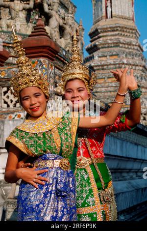 Tempeltänzer im Wat Arun Tempel, die Morgendämmerung, Tänzer, Tänzer, Bangkok, Thailand Stockfoto