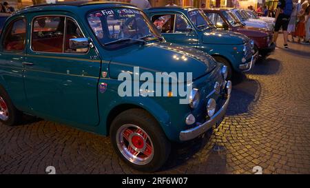 Klassische Fiat 500-Modelle in Forlí, Italien Stockfoto