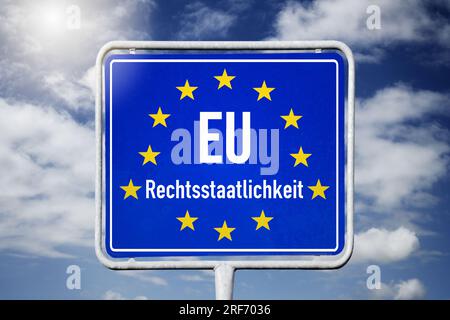 FOTOMONTAGE, EU-Schild mit Aufschrift Rechtsstaatlichkeit Stockfoto