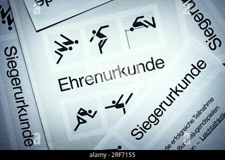 Ehrenurkunde und Siegerurkunden der Bundesjugendspiele Stockfoto