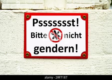 FOTOMONTAGE, Schild mit Aufschrift Pssssst! Bitte nicht gendern! Stockfoto