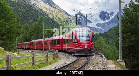 Bernina-Express, Rhätischen Bahn, Pontresina, Graubünden, Schweiz - Bernina Express, Schweiz, Grisons, Pontresina Stockfoto