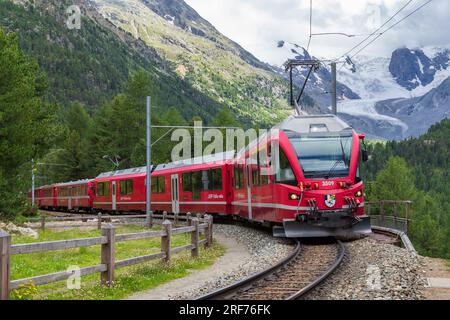 Bernina-Express, Rhätischen Bahn, Pontresina, Graubünden, Schweiz - Bernina Express, Schweiz, Grisons, Pontresina Stockfoto