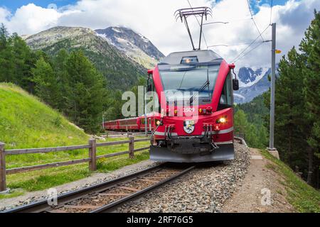 Bernina-Express, Rhätischen Bahn, Pontresina, Graubünden, Schweiz - Bernina Express, Schweiz, Grisons, Pontresina Stockfoto