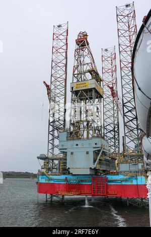 Abstützpratze Maersk/Noble Resilient für raue Umgebungen, Offshore-Ölbohrplattform, Nordseefelder, Semi-U-Boote, Förderung fossiler Brennstoffe Stockfoto