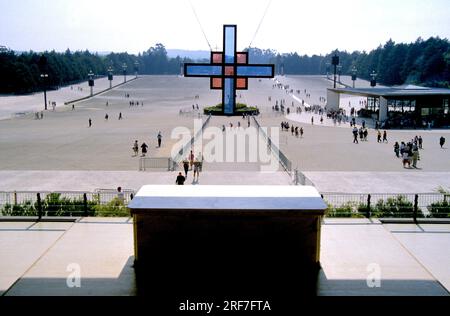 Der Platz des Heiligtums von Fatima, der auch als Basilika unserer Lieben Frau von Fatima, Portugal, bezeichnet wird Stockfoto