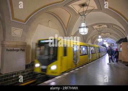 U 3, U-Bahnhof Heidelberger Platz, Mitte, Berlin, Deutschland Stockfoto