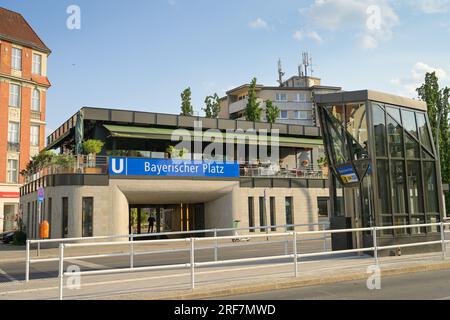 U-Bahnhof und Cafe, Bayerischer Platz, Schöneberg, Tempelhof-Schöneberg, Berlin, Deutschland *** Lokale Bildunterschrift *** , Berlin, Deutschland Stockfoto