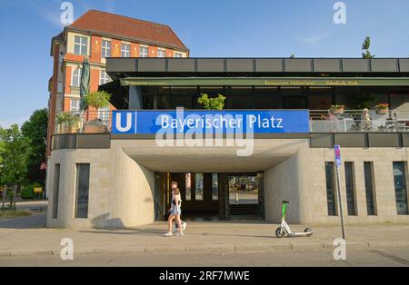 U-Bahnhof und Cafe, Bayerischer Platz, Schöneberg, Tempelhof-Schöneberg, Berlin, Deutschland *** Lokale Bildunterschrift *** , Berlin, Deutschland Stockfoto