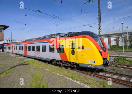 Regionalzug Hessenbahn HLB, Opelwerk, Rüsselsheim, Hessen, Deutschland Stockfoto