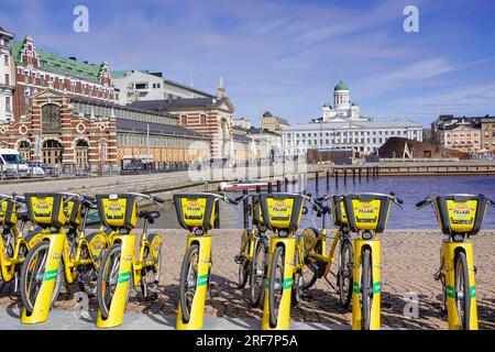 City Bikes Alepa Fillari, Alte Markthalle, Hafen, Dom zu Helsinki Helsingin Tuomiokirkko, Altstadt, Helsinki, Finnland Stockfoto