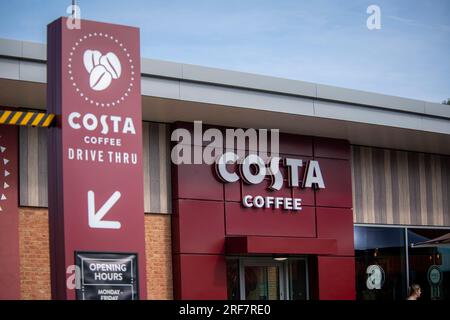 Der Eingang für Fußgänger zu einer Costa Coffee Drive Thru in Newbury Berkshire Stockfoto