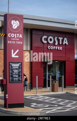 Der Eingang für Fußgänger zu einer Costa Coffee Drive Thru in Newbury Berkshire Stockfoto