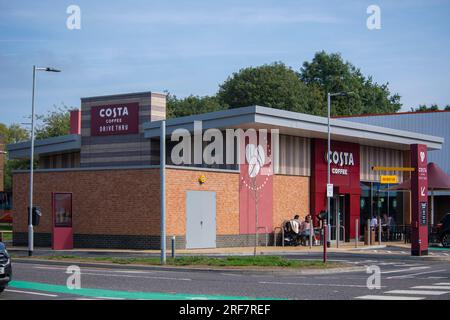 Der Eingang für Fußgänger zu einer Costa Coffee Drive Thru in Newbury Berkshire Stockfoto