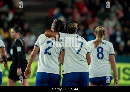 Adelaide, Aus. 01. Aug. 2023. Adelaide, Australien, August 1. 2023: Lucy Bronze (2 England) und Lauren James (7 England) drücken sich im Hindmarsh Stadium in Adelaide, Australien, um Englands drittes Tor beim FIFA Womens World Cup Group D 2023 zwischen China PR und England zu feiern. (NOE Llamas/SPP) Guthaben: SPP Sport Press Photo. Alamy Live News Stockfoto