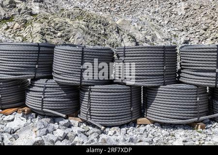 Große Haken aus Stahlseilen Stockfoto