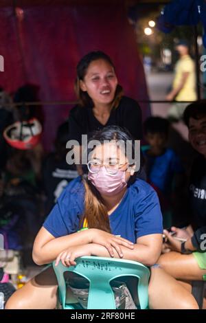 Dumaguete, Negros Island, Philippinen-Januar 29 2023: Eine beliebte Möglichkeit, um sich zu entspannen und Stress für viele der Dumaguete-Bevölkerung zu nehmen, ist eine Stunde oder Stockfoto