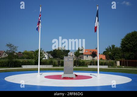 Gedenkstätte für das Fallschirmspringen-Regiment des 9. Bataillons an der Merville Gun Battery. Stockfoto