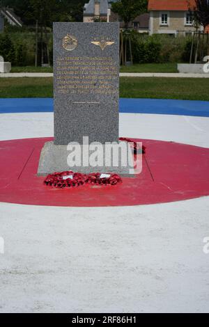 Gedenkstätte für das Fallschirmspringen-Regiment des 9. Bataillons an der Merville Gun Battery. Stockfoto