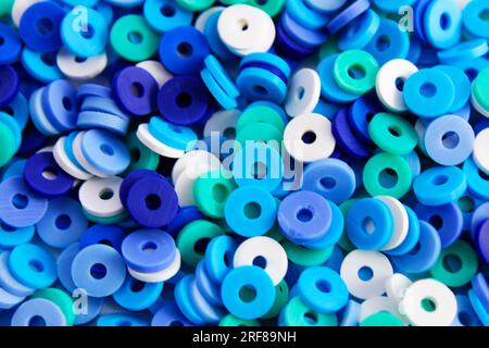 Blaue und weiße Polymer-Tonperlen Stockfoto