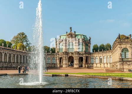 Mauer oder französischer Pavillon eine der Hauptattraktionen am Zwinger in Dresden Stockfoto