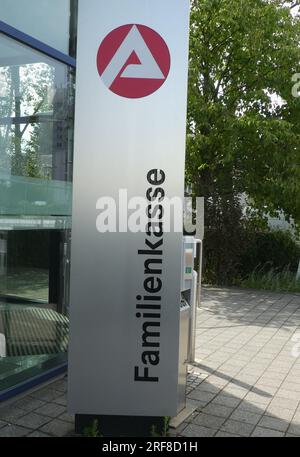 Köln, Deutschland. 27. Juli 2023. Logo der Agentur für Arbeit Family Fund, der Bundesagentur für Arbeit, abgekürzt BA oder Agentur für Arbeit; früher Bundesanstalt für Arbeit; umgangssprachlich auch Arbeitsamt oder Arbeitsagentur genannt. Kredit: Horst Galuschka/dpa/Alamy Live News Stockfoto