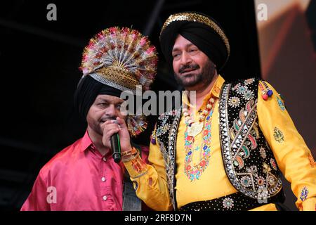 In England ansässiger Punjabi, Bhangra-Sänger, Malkit Singh tritt beim Womad Music Festival in Charlton Park, Großbritannien auf. 30. Juli 2023 Stockfoto