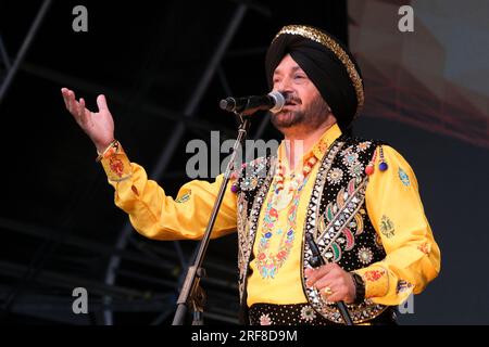 In England ansässiger Punjabi, Bhangra-Sänger, Malkit Singh tritt beim Womad Music Festival in Charlton Park, Großbritannien auf. 30. Juli 2023 Stockfoto