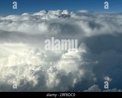 Gewitterwolken von oben Stockfoto
