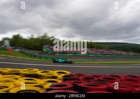 Fernando Alonso aus Spanien: Fahrt mit dem (14) Aston Martin Aramco Cognizant F1 Team AMR23 Mercedes während der Formel 1 MSC Cruises Belgischer Grand Prix 2023 am 30. Juli 2023 in Francorchamps, Belgien. Stockfoto
