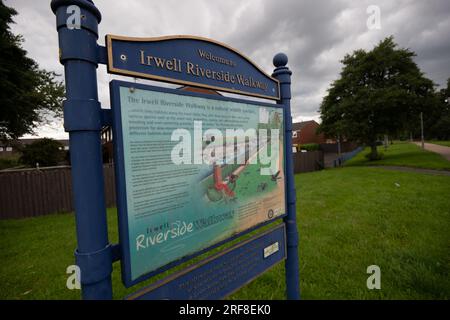 Irwell River Walkway Schild. Salford Borough von Greater Manchester. Der Fluss trennt Salford und Manchester. Stockfoto