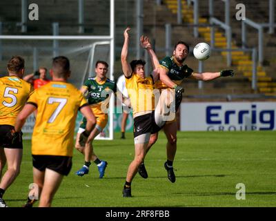 Australasien und Naher Osten in Aktion während des GAA World Games Männer Open Football Finales 2023 in Celtic Park, Derry. Foto: George Sweeney/Alamy Stockfoto