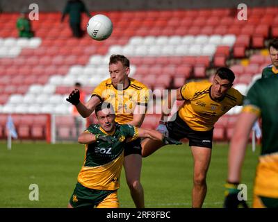 Australasien und Naher Osten in Aktion während des GAA World Games Männer Open Football Finales 2023 in Celtic Park, Derry. Foto: George Sweeney/Alamy Stockfoto