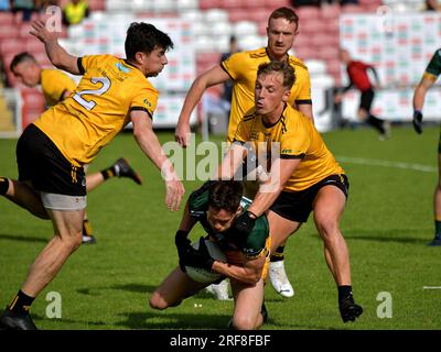 Australasien und Naher Osten in Aktion während des GAA World Games Männer Open Football Finales 2023 in Celtic Park, Derry. Foto: George Sweeney/Alamy Stockfoto