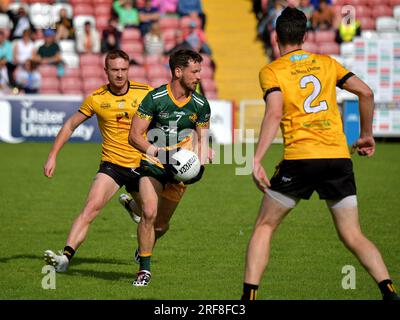 Australasien und Naher Osten in Aktion während des GAA World Games Männer Open Football Finales 2023 in Celtic Park, Derry. Foto: George Sweeney/Alamy Stockfoto