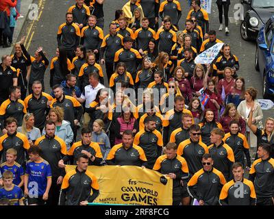 Team Naher Osten nimmt an den GAA World Games 2023 Teil an der Eröffnungsparade in Derry, Nordirland. Foto: George Sweeney/Alamy Stockfoto