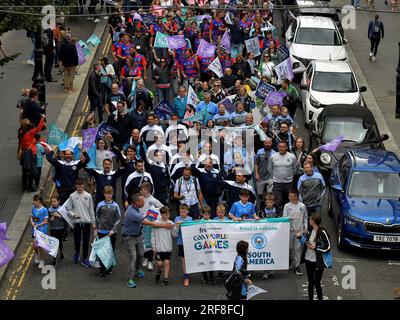 Team Argentinien, das bei den GAA World Games 2023 teilnimmt, nimmt an der Eröffnungsparade in Derry, Nordirland, Teil. Foto: George Sweeney/Alamy Stockfoto