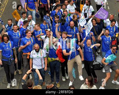 Italien Transalp Fußballmannschaft, die an den GAA World Games 2023 teilnimmt, nimmt an der Eröffnungsparade in Derry, Nordirland, Teil. Foto: George Sweeney/Alamy Stockfoto