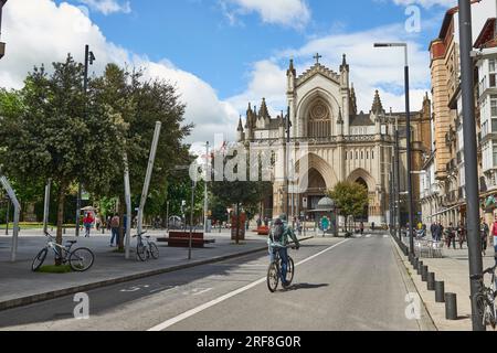 Blick auf die Kathedrale María Inmaculada Madre de la Iglesia, Vitoria, Gasteiz, Álava, Baskenland, Euskadi, Euskal Herria, Spanien. Stockfoto