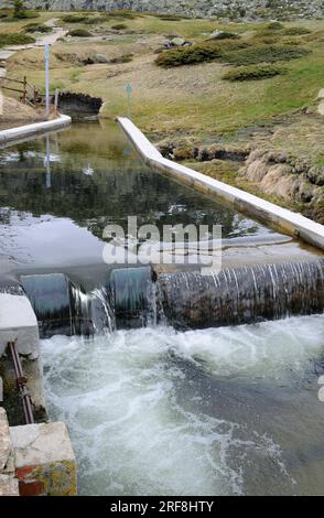 Strömungsmesser oder Messstation im Naturpark Peñalara, Sierra de Guadarrama, Comunidad de Madrid. Stockfoto