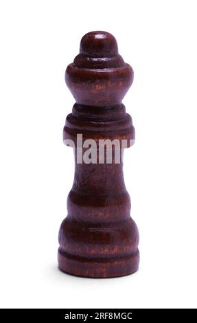 Schachfigur der dunklen Holzkönigin, ausgeschnitten auf Weiß. Stockfoto