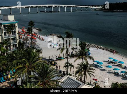 Blick auf die Brücke vom Hotelbalkon Stockfoto