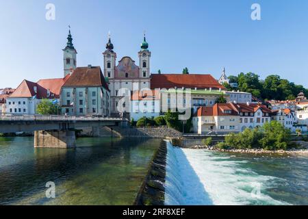 Steyr: Haus Bürgerspital, St. Michaels Kirche, am Zusammenfluss der Flüsse Enns und Steyr in Steyr, Nationalpark Region, Oberösterreich, Upper Stockfoto