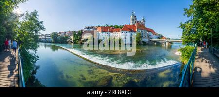 Steyr: Haus Bürgerspital, St. Michaels Kirche, Fluss Steyr in Steyr, Nationalpark Region, Oberösterreich, Oberösterreich, Österreich Stockfoto