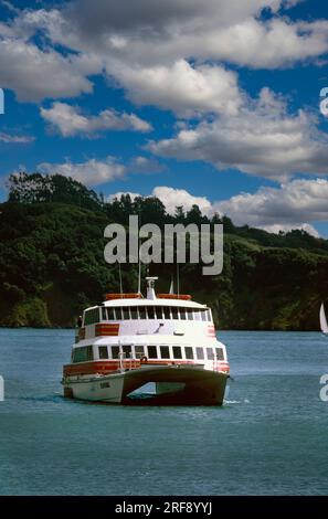 Angel Island Ferry, der Katamaran Klondike, vor Angel Island, San Francisco Bay, Kalifornien, USA (nicht mehr in Betrieb) Stockfoto